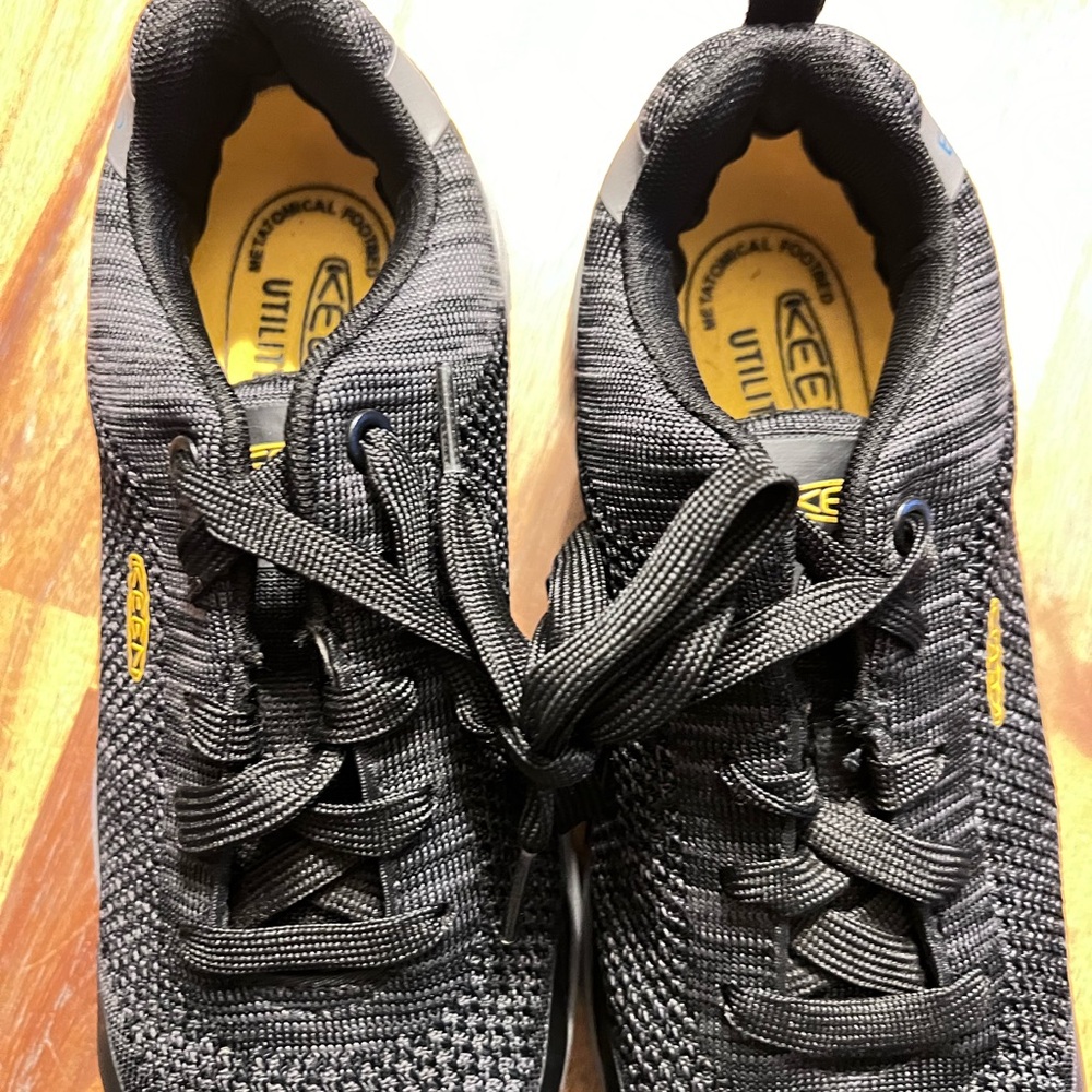 KEEN Men's Black and Gray Sneakers - Picture 2 of 5